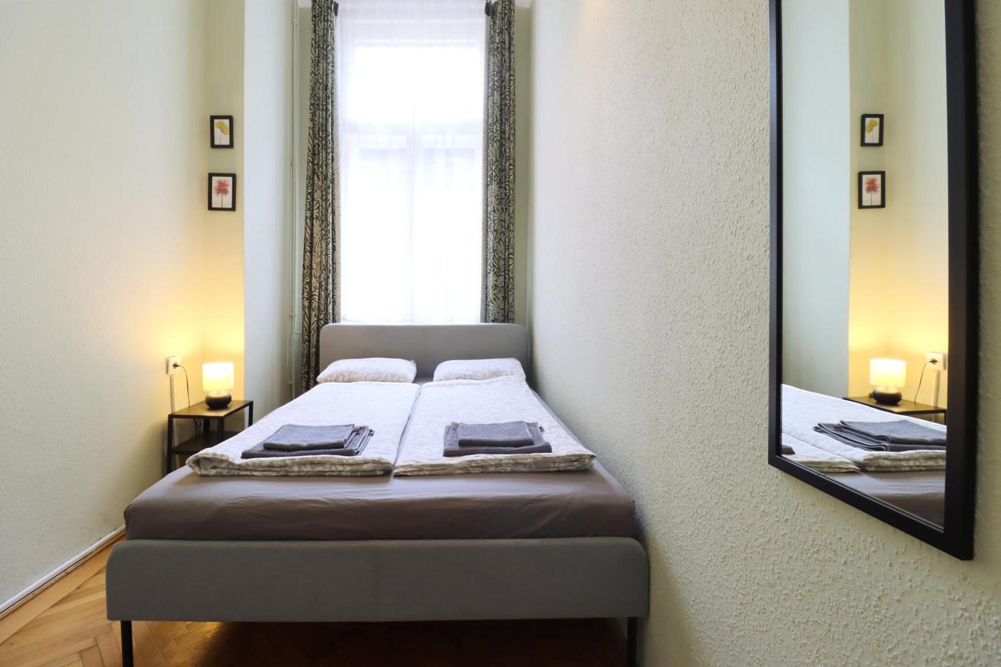 Joseph Boulevard Apartment - 3Bdr, 2Bath, 8Ppl 布达佩斯 外观 照片