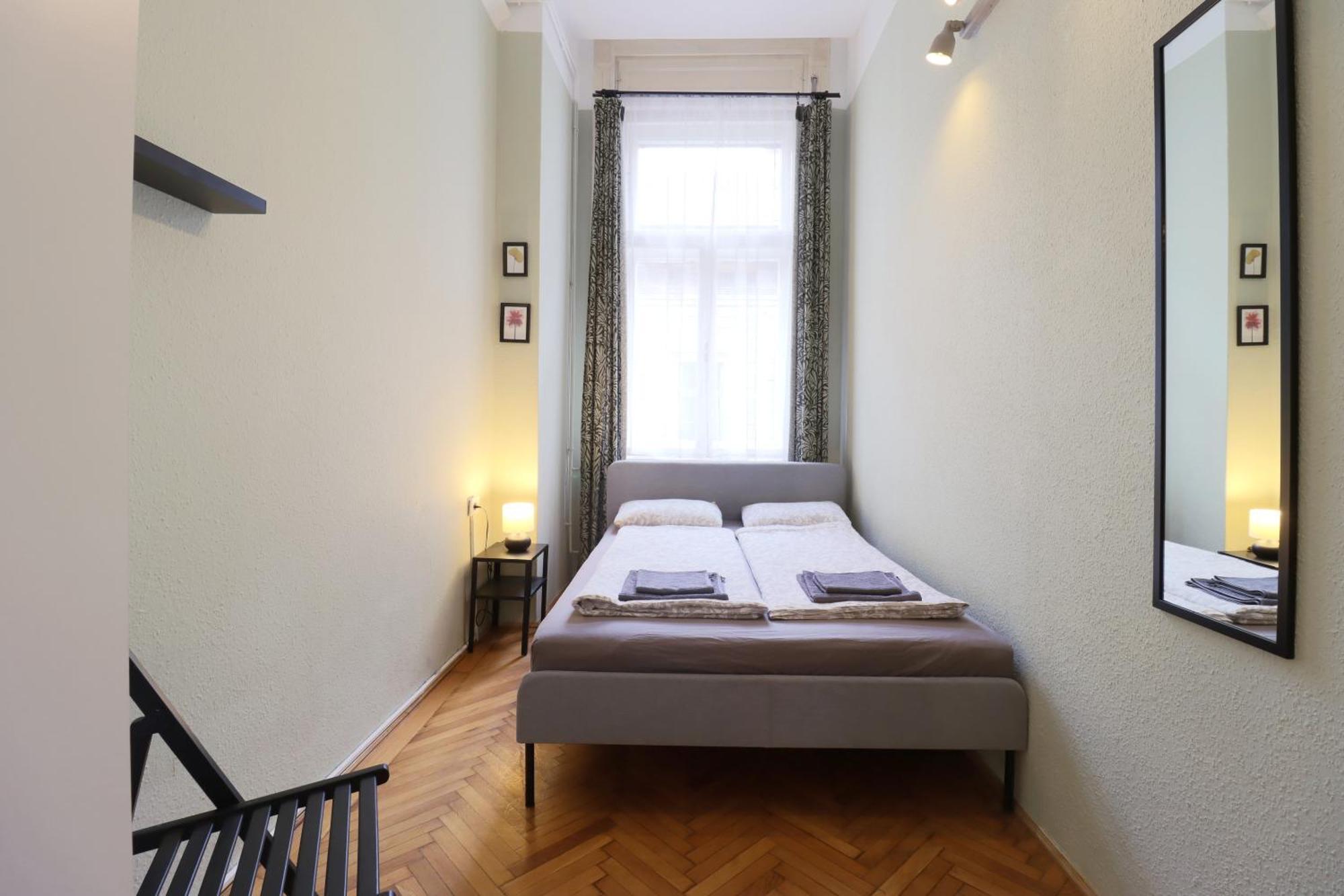 Joseph Boulevard Apartment - 3Bdr, 2Bath, 8Ppl 布达佩斯 外观 照片